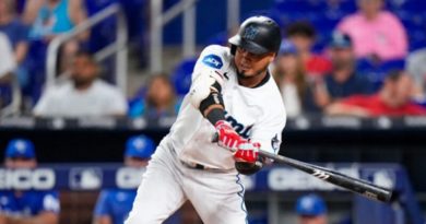 Luis Arráez es retirado de la alineación de Miami por un esguince de tobillo