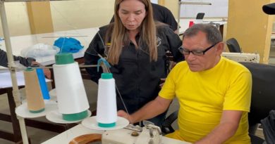 Privados de libertad confeccionan uniformes para centros penitenciarios del país