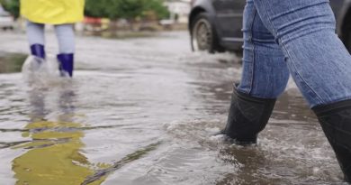 Familias quedan aisladas tras fuertes lluvias e inundaciones en Chile
