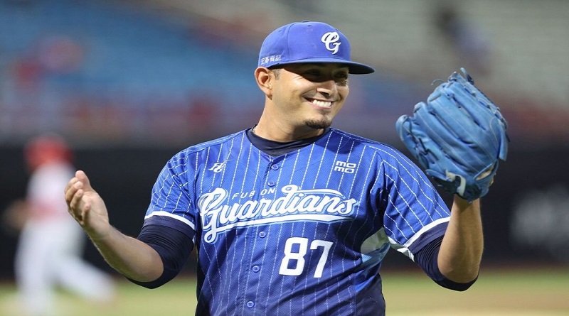 Lanzador Enderson Franco brilla en el beisbol de Taiwán