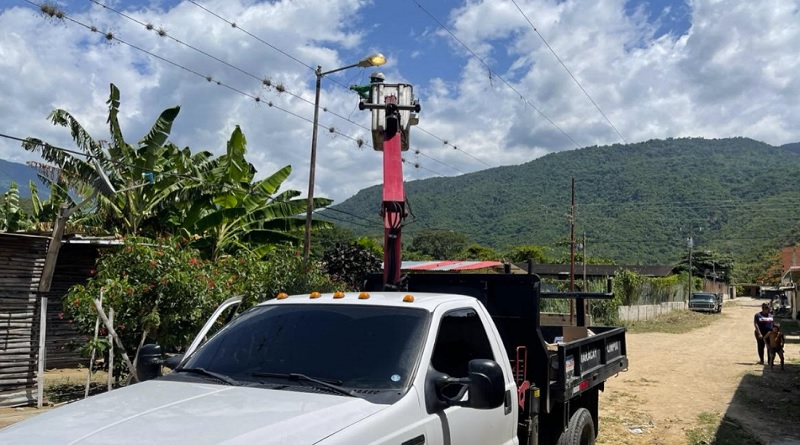 Sustituyen luminarias en avenidas principales del municipio Girardot