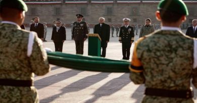 México honra víctimas de los terremotos de 1985 y 2017