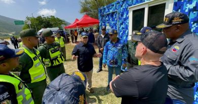 Supervisan puesto de control de carga pesada en la Caracas - La Guaira