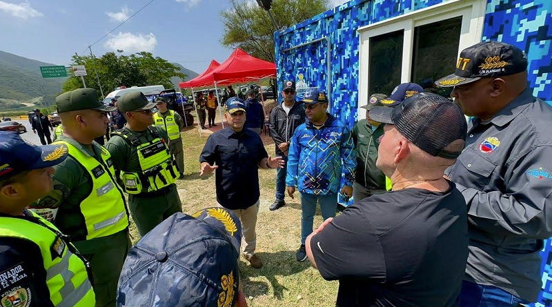 Supervisan puesto de control de carga pesada en la Caracas - La Guaira