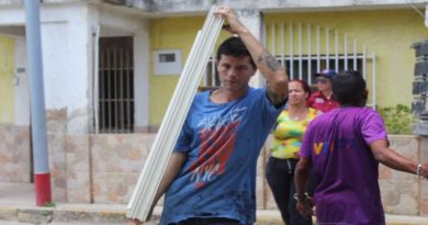 Favorecen con materiales de construcción a familias de Las Tejerías