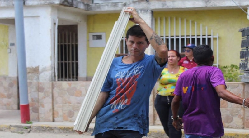 Favorecen con materiales de construcción a familias de Las Tejerías