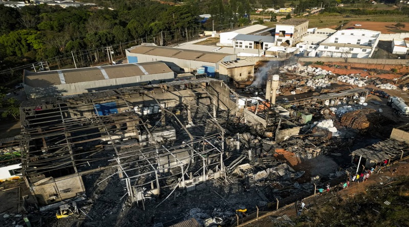 Reportan al menos dos fallecidos por explosión en planta metalúrgica en Brasil