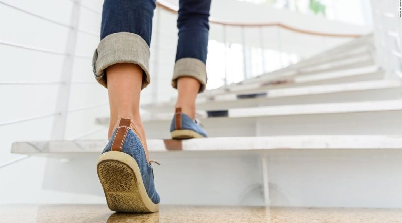 Revelan que caminar después de comer reduce los niveles de azúcar