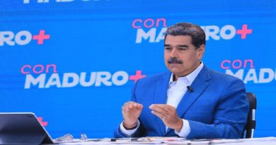 Presidente Maduro desmiente campaña mediática de portal internacional