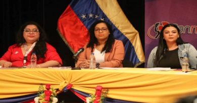 Fortalecen desarrollo productivo con entrega de financiamientos a emprendedoras