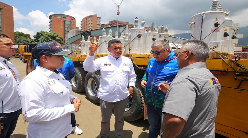 Entregan luminarias y transformadores para atender casos del 1X10 del Buen Gobierno