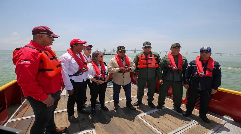 Inspeccionan embarcaciones para recolección de crudo en el Lago de Maracaibo