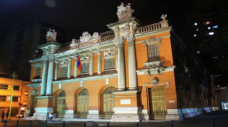 ¡Román Chalbaud tiene teatro!