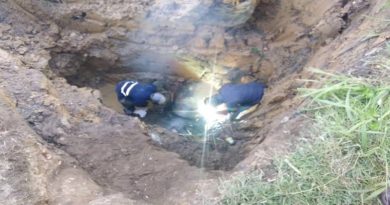 Reparan tubería de agua potable para favorecer a familias de Higuerote