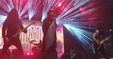 Caraqueños asisten en familia al concierto de Kultura Rock en Caracas