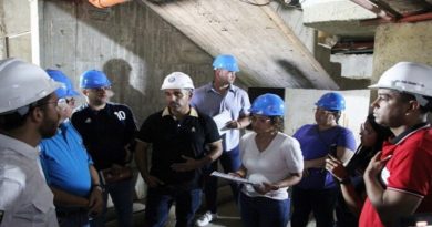 Inspeccionan trabajos en el hospital Dr. José Gregorio Hernández en La Guaira