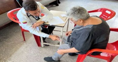 Atienden a habitantes de El Paseo Los Teques con jornada social