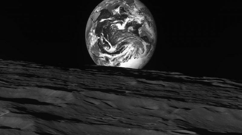NASA muestra nuevo mosaico que revela secretos del polo sur lunar