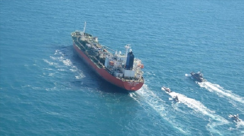 Incautan dos buques con petróleo de contrabando en Irán