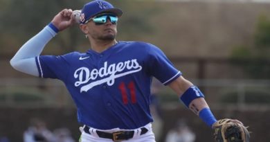 Con destacada actuación Miguel Rojas busca boleto a postemporada de MLB