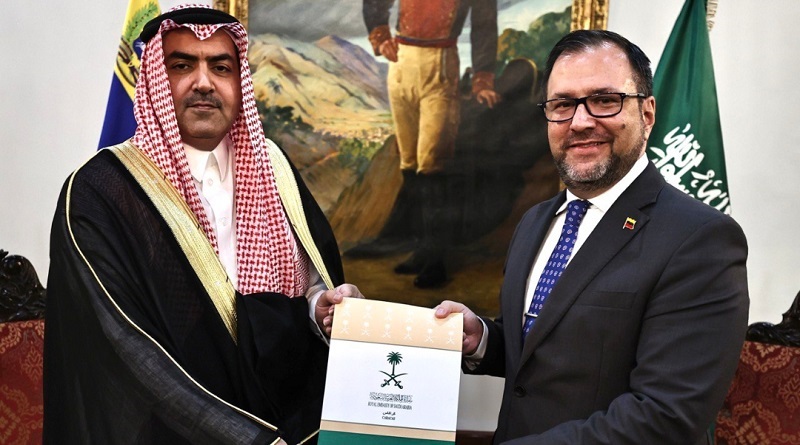 Embajador de Arabia Saudita en Venezuela entrega Copias de Estilo