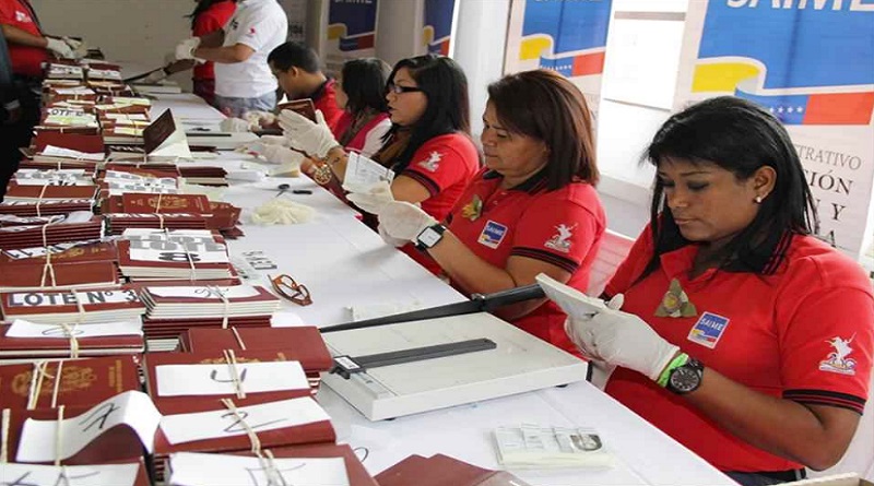 Jefe de Estado exalta labor de los servidores públicos en su día