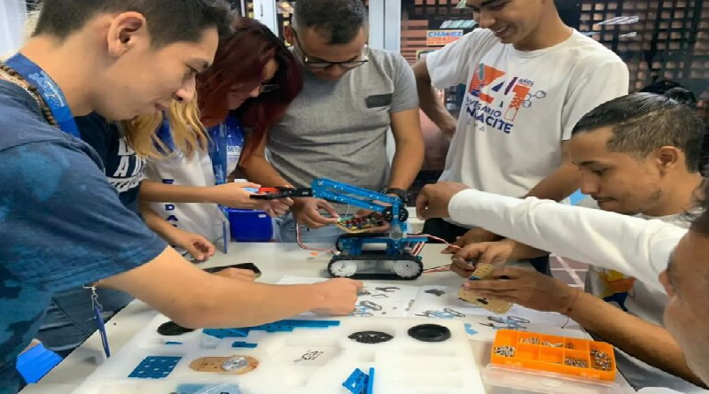 Clase obrera de Fundacite participa en taller de robótica y programación
