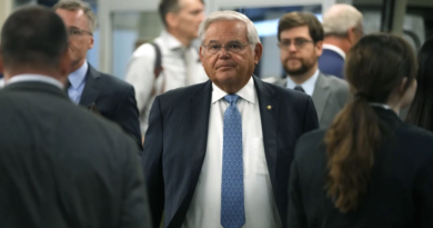 Presentan cargos por corrupción a senador de EE.UU. Robert Menendez