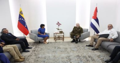 Venezuela y Cuba estrechan lazos de cooperación en energía e industrias