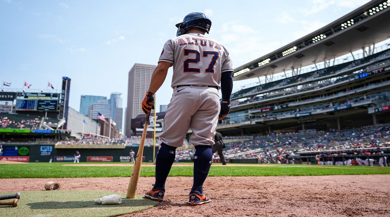 Astros vence a los Padres con jonrón de José Altuve