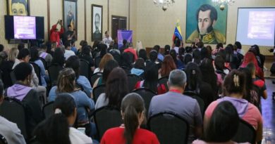 Activan comités de mujeres en la cancillería venezolana