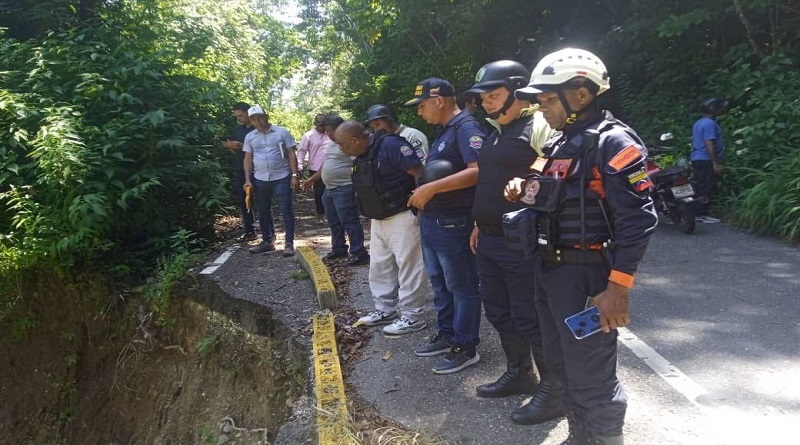 Atienden fallas de borde en vía principal del parque Guatopo en Miranda