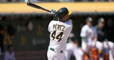 Oakland vence a Toronto con jonrón de Carlos Pérez