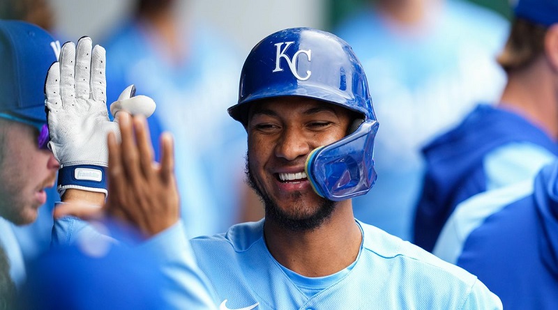 Edward Olivares comanda triunfo de los Royals