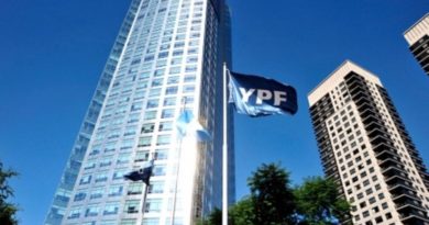 Jueza de EE.UU. decide que Argentina deberá pagar por reestatización de YPF