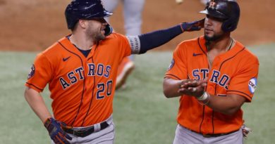 Astros vuelven a estallar en Texas e igualan 2-2 la Serie de Campeonato