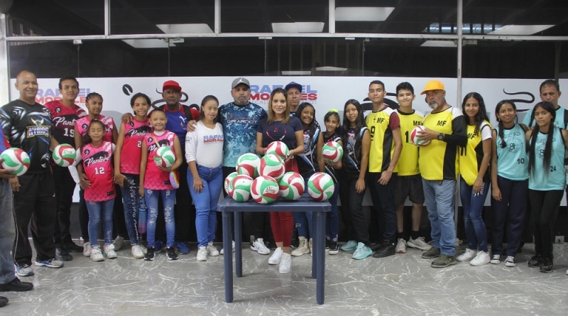 Entregan implementos a escuelas de voleibol en el municipio Girardot