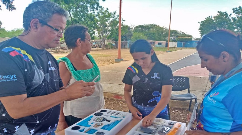 Dictan talleres de robótica a facilitadores del estado