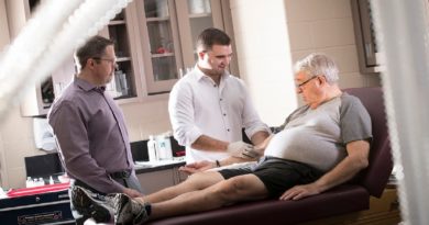 Dormir mal empeora problemas de salud en ancianos obesos