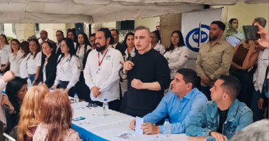 Funcionarios del MP brindan asesoría jurídica a habitantes de Mérida