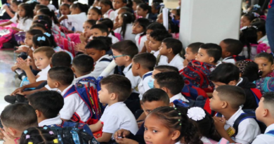 Presidente Maduro resalta entusiasmo de estudiantes del C.E. Eligio Méndez