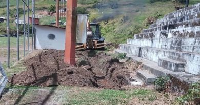 Ejecutan labores de mantenimiento en estadio Paco Cabrera de Mérida