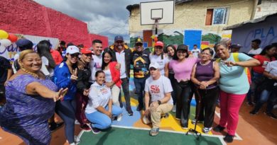 Entregan Cancha Tricolor en el sector Las Cumbres de la parroquia Antímano
