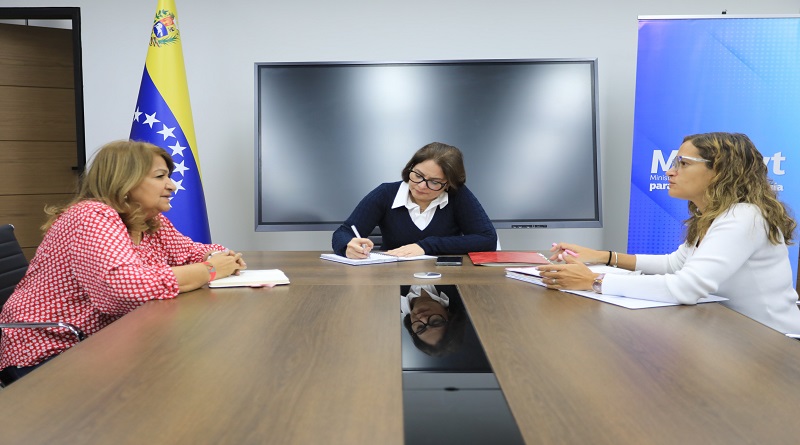 Evalúan avances en materia de Salud y Educación en atención del pueblo