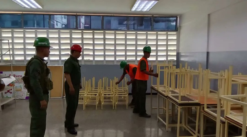 Entregan recuperada por las Bricomiles Escuela Básica Caracciolo Parra en Caracas