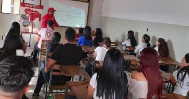 Orientan a contribuyentes de la Región Central a la declaración y pago de impuestos