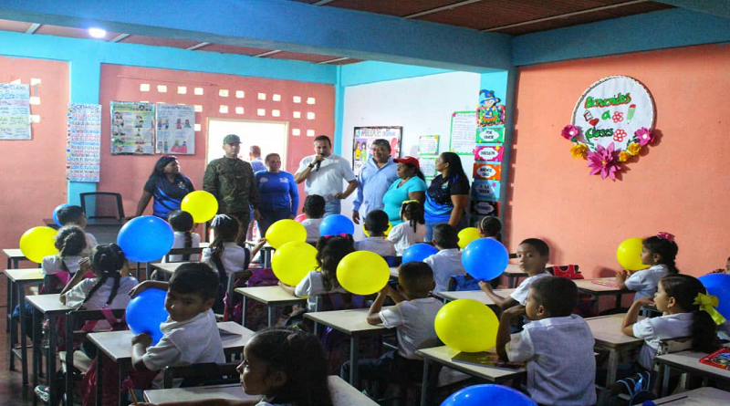Estudiantes inician clases escolares con instituciones educativas rehabilitadas