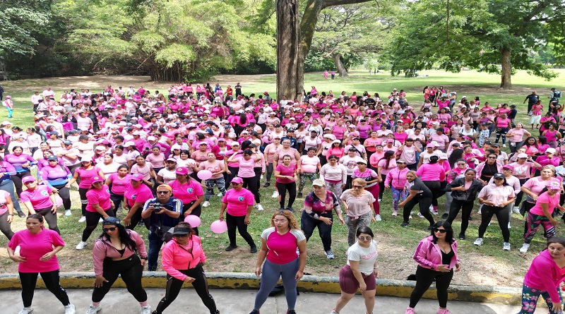Upromujer celebró su primer aniversario con bailoterapia Rosa
