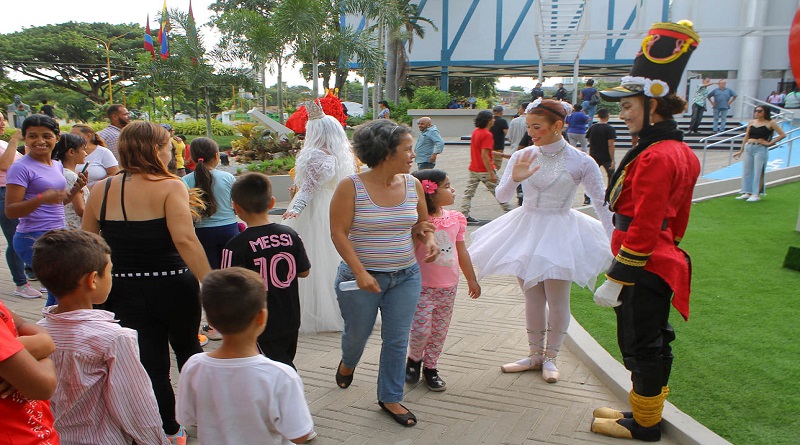 Artistas merideños cautivan a Carabobo con performance de pintura