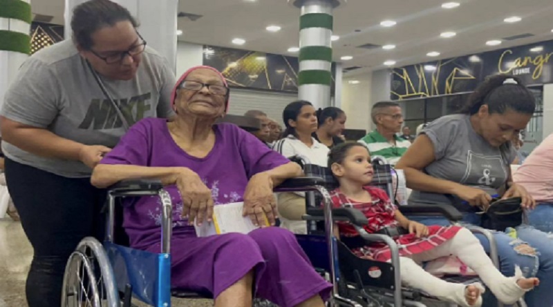 Entrega de ayudas técnicas favorecen a habitantes de La Guaira
